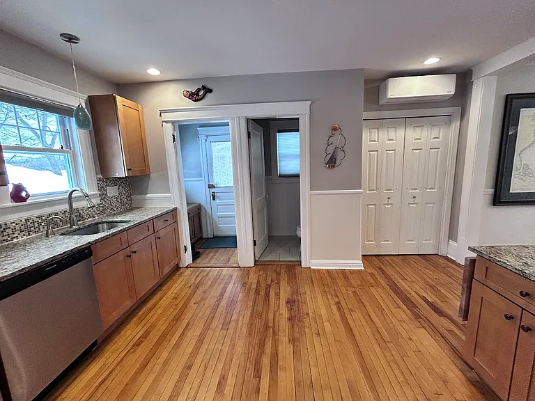 17 Longfellow Rd — Photo 3