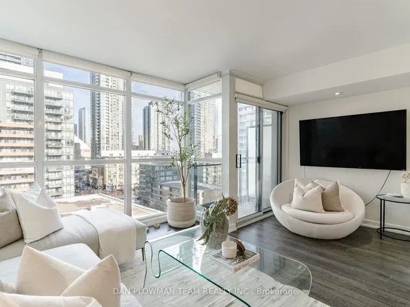 8 Telegram Mews #1006, Toronto, ON M5V 3Z5