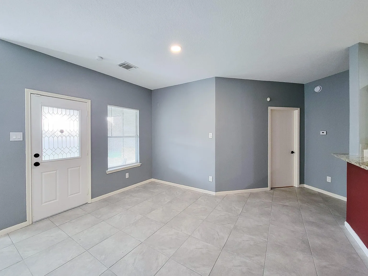 4 bed, 1916 sqft, $2,200 — Photo 2