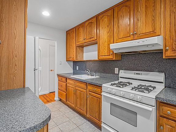 4th image of 67-50 Thornton Pl APT 4N