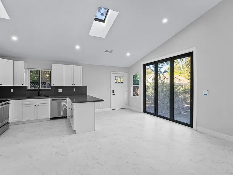 1217 Mountain View Blvd #A — Photo 20