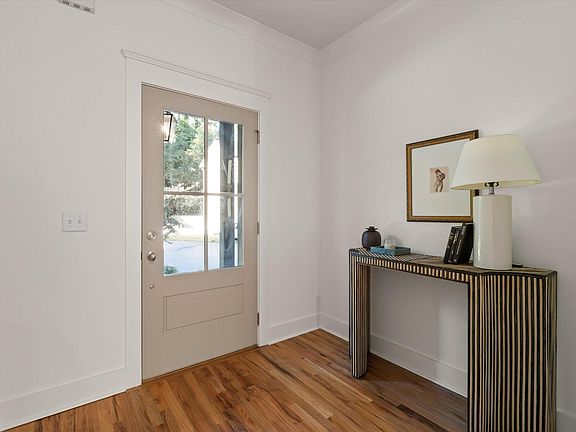 4th image of 135 Everly Dr