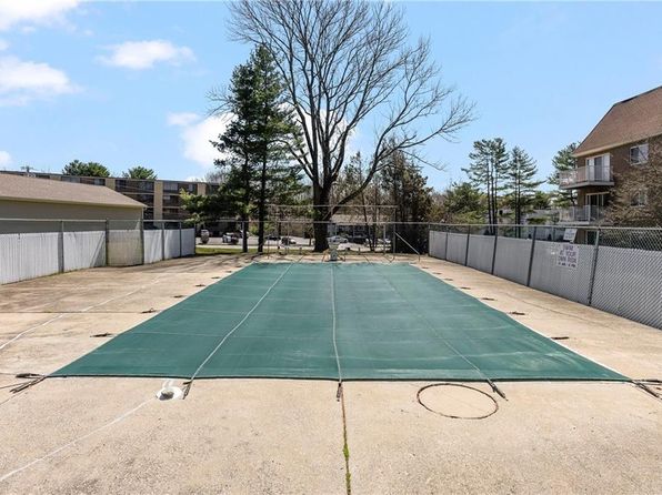 200 Hoffman Ave APT 206, Cranston, RI 02920