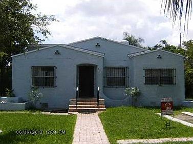2nd image of 402 SW 33rd Ave