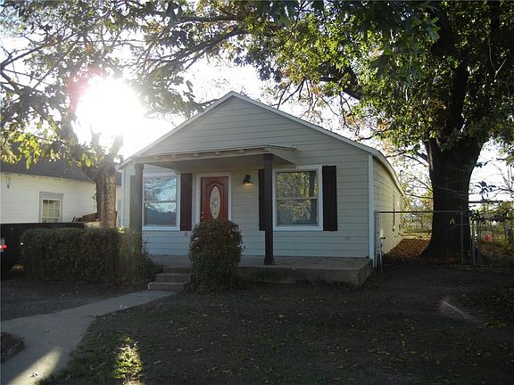 3rd image of 3217 N Elm St