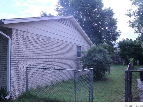 3rd image of 13949 S Hickory St E