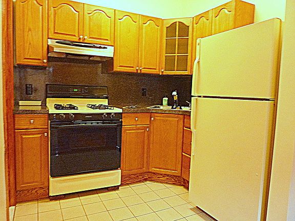 4th image of 565 Rogers Ave APT 2