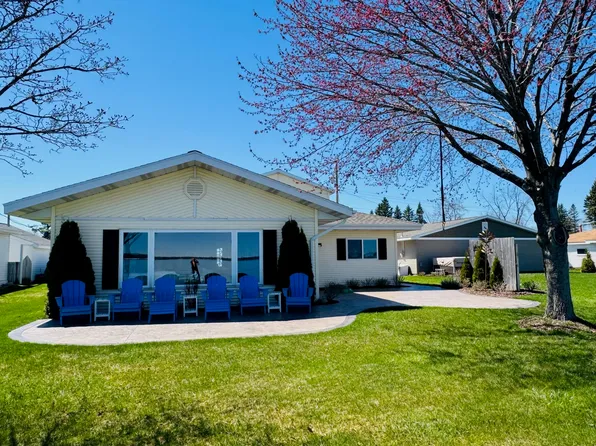 120 Canal Dr, Prudenville, MI 48651