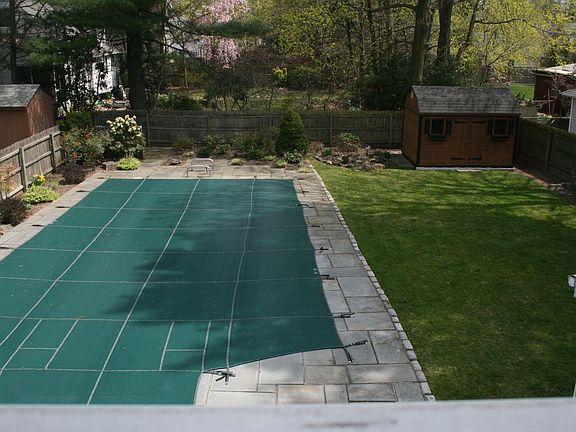 Oversized Backyard w/IGP