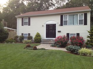 189 N Country Club Dr, Warwick, RI 02888