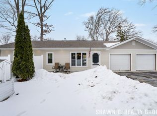 8643 Acorn St SE, Alto, MI 49302