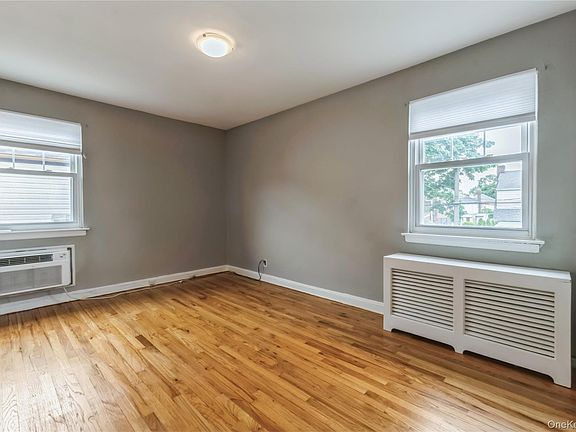 3rd image of 7548 183rd Street
