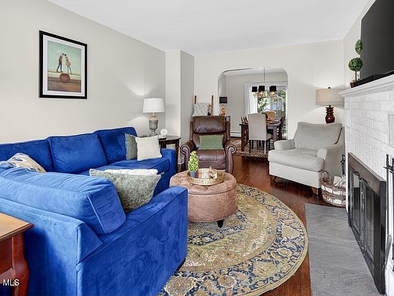 4th image of 32 Puritan Drive