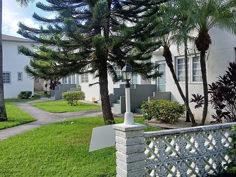 960 SW 2nd St #1 — Photo 20