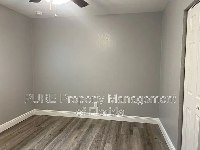 1135 NE 9th Ave — Photo 14