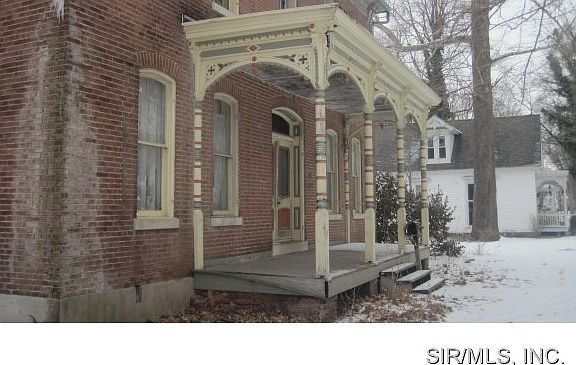 2nd image of 415 S Railway St