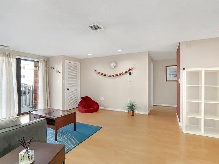 8 9th St #116 — Photo 15
