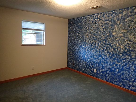 3rd 1st floor bedroom