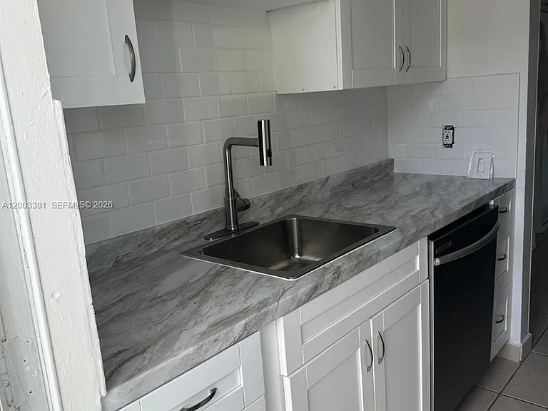 360 Meridian Ave #4C — Photo 2