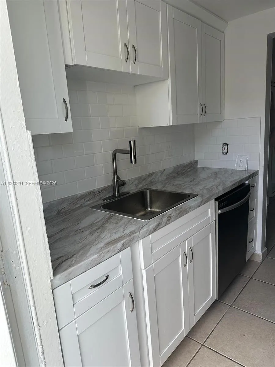 Building Photo - 360 Meridian Ave #4C