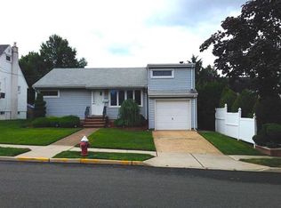 15 Fairview Ave, Secaucus, NJ 07094