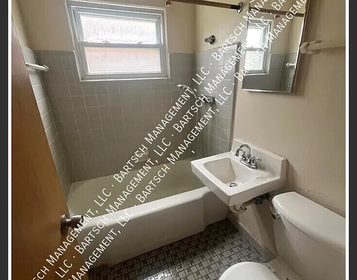 3250 S 49th St #4 — Photo 5