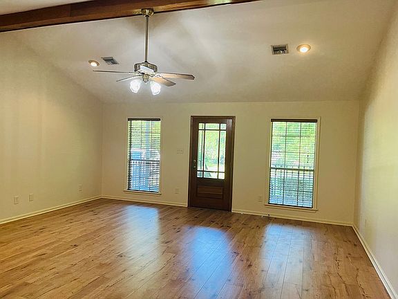 Lg living room
Vaulted ceili