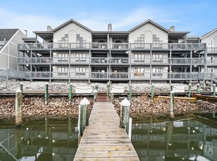 317 5th Ave APT 4, Manistee, MI 49660