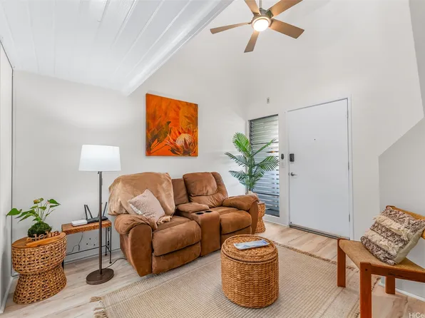 2860 Waialae Ave #Penthouse 3, Honolulu, HI 96826