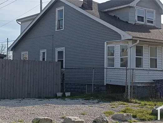 10902 Gay Ave