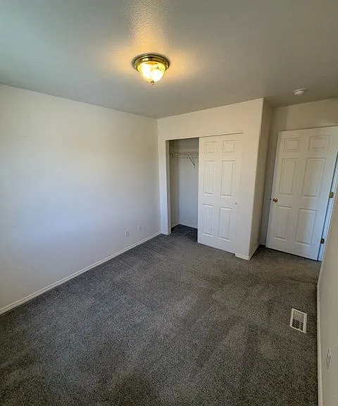 233 E Shelby Ln — Photo 19