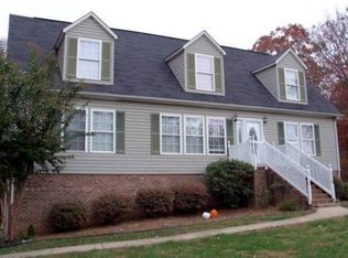 441 Golf Course Rd, Pilot Mountain, NC 27041