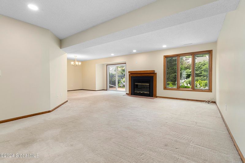 3rd image of 5 Rusfield Drive
