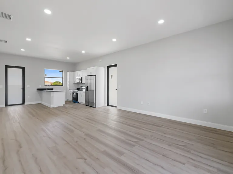 8014 Mangrove Cir — Photo 8