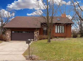 3 Calvin Ct, Davenport, IA 52804
