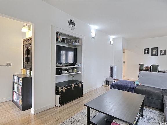 3rd image of 142 Hochelaga St W