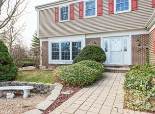 0N370 County Farm Rd, Winfield, IL 60190