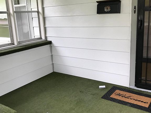 Entryway front porch