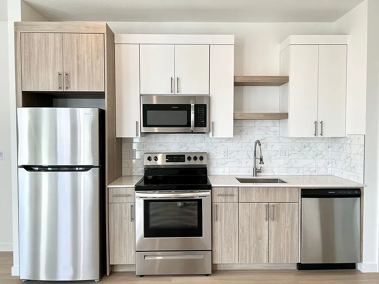 Greenwich Ave Apartments — Photo 37