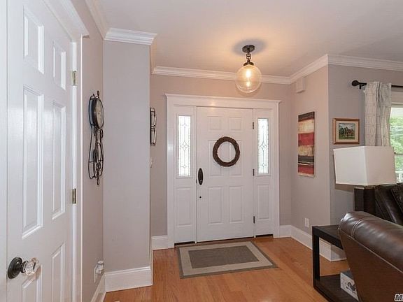 4th image of 40 Douglas Ave