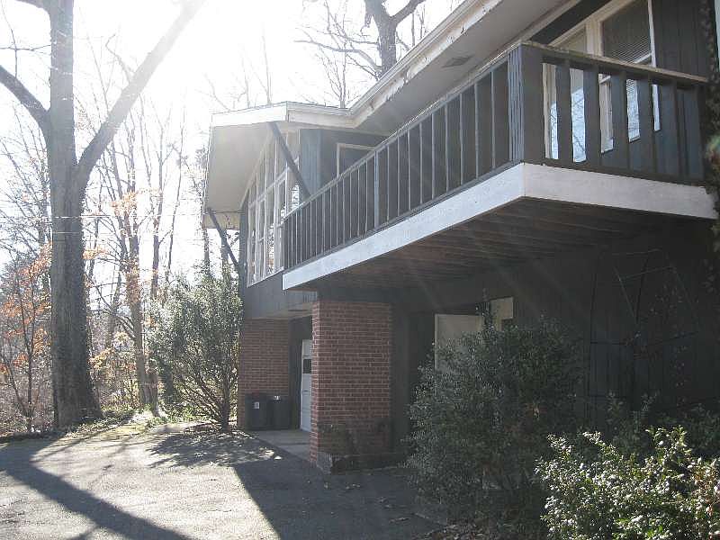 2nd image of 424 Wilmot Rd