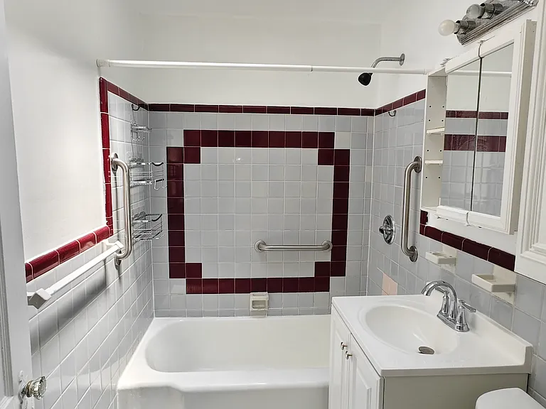 2822 Devereaux Ave — Photo 10