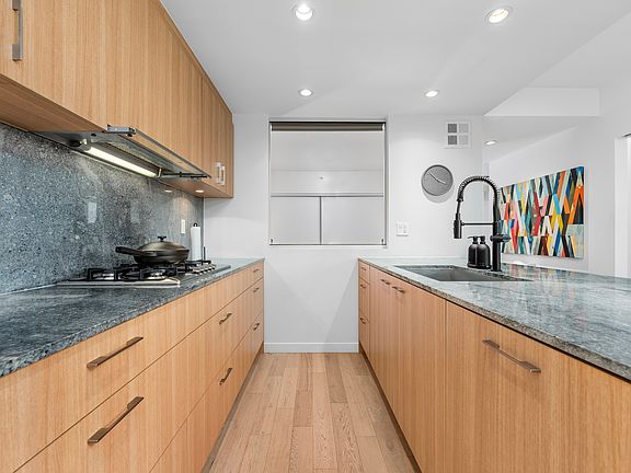 3rd image of 728 W 8th Ave #805