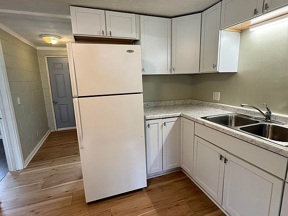 3rd image of 524 Hemenway Pl #526