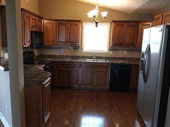 5th image of 127 Old Mill Dr