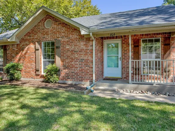 805 E 11th St, Bonham, TX 75418