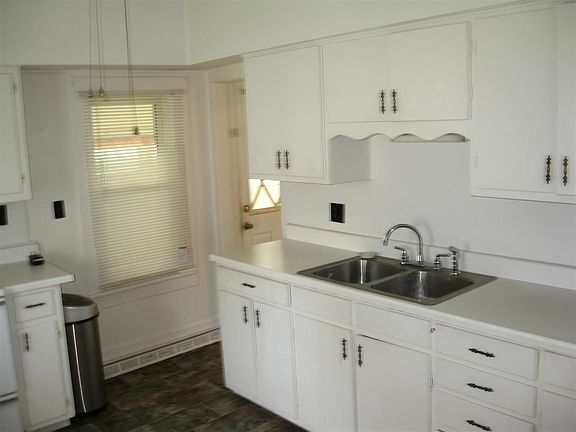 5th image of 359 N Line St