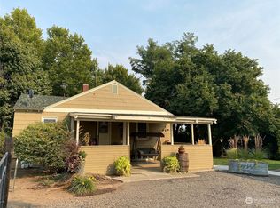 429 SW 12th St, College Place, WA 99324