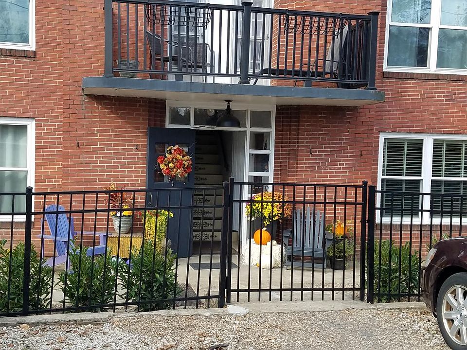 Private parking in front of building for each apartment.