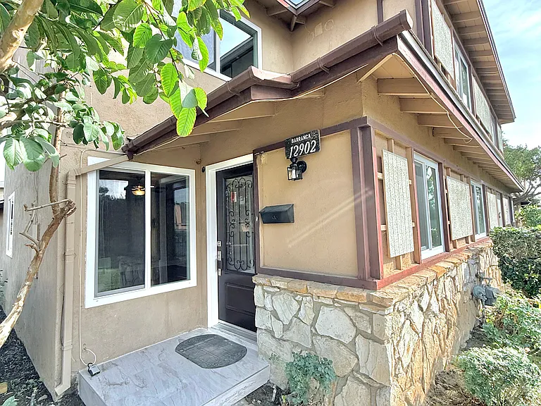 12902 Barranca Ln — Photo 2